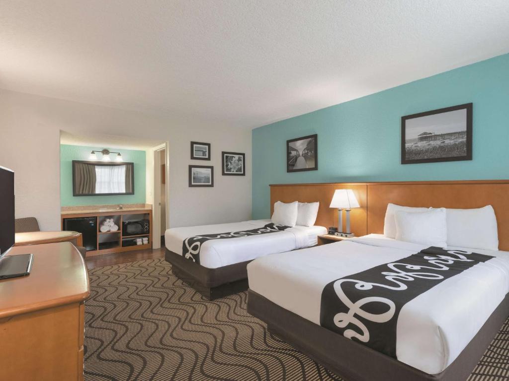 La Quinta Inn by Wyndham Cocoa Beach-Port Canaveral - image 4