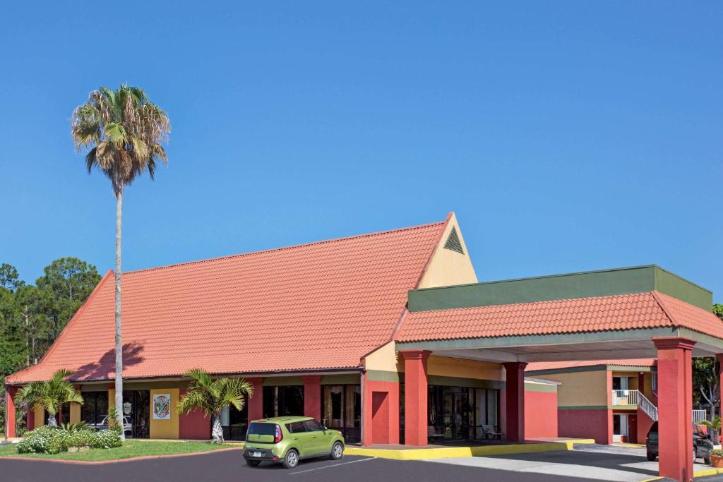 Days Inn by Wyndham Cocoa Cruiseport West At I-95/524 - main image