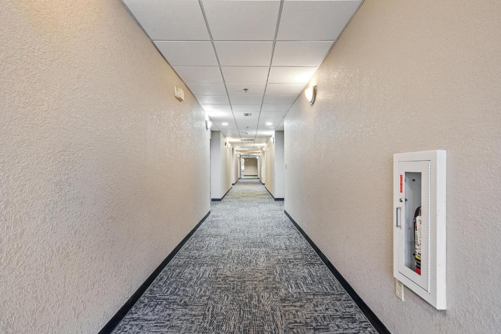 OYO Townhouse Orlando West - image 2