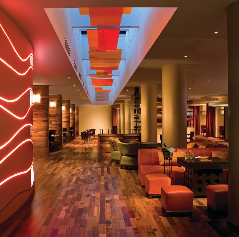 Courtyard by Marriott Miami Airport - image 2