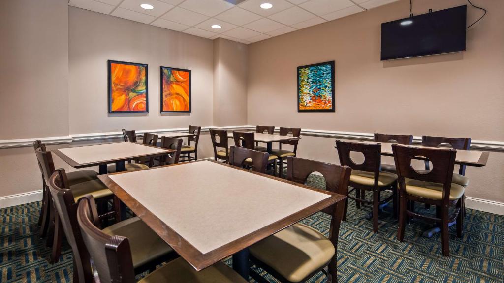 Best Western Cocoa Beach Hotel & Suites - image 2