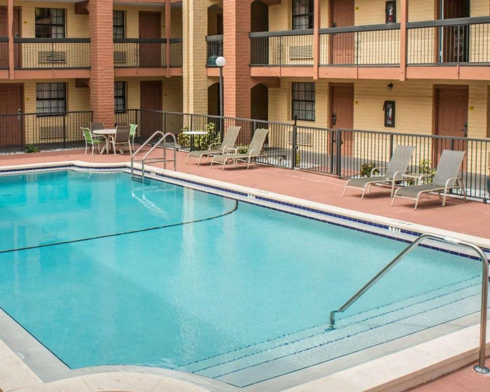 Rodeway Inn Tampa Ybor City - image 2