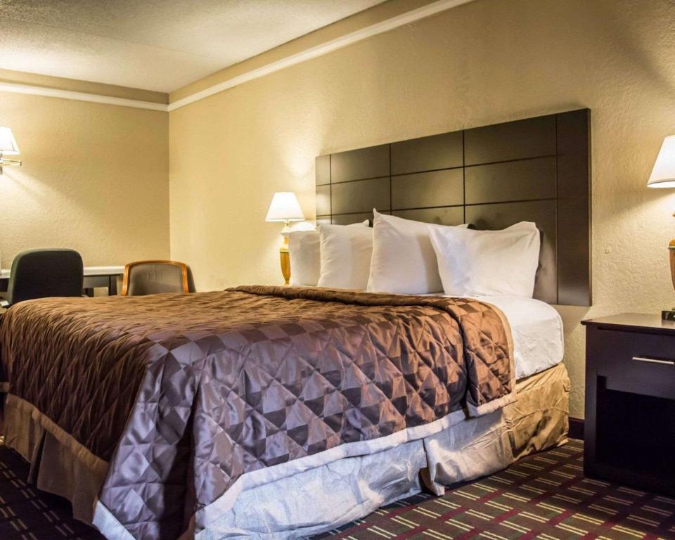 Rodeway Inn Tampa Ybor City - image 4