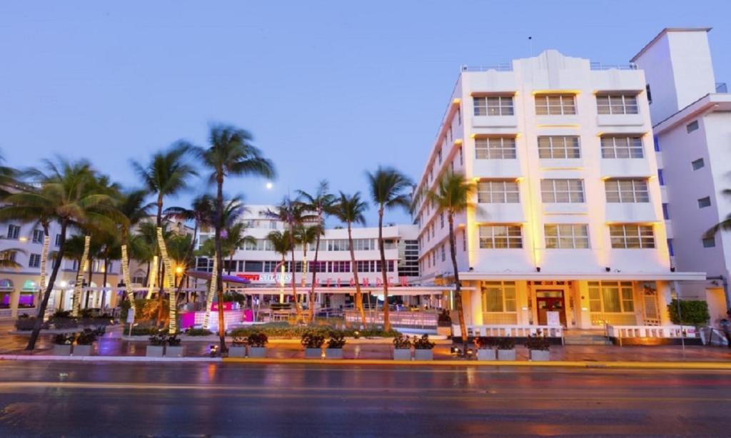 Clevelander Hotel - main image