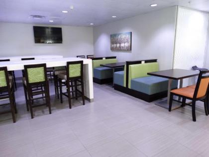 Best Western Plus Kissimmee-Lake Buena Vista South Inn & Suites - image 5