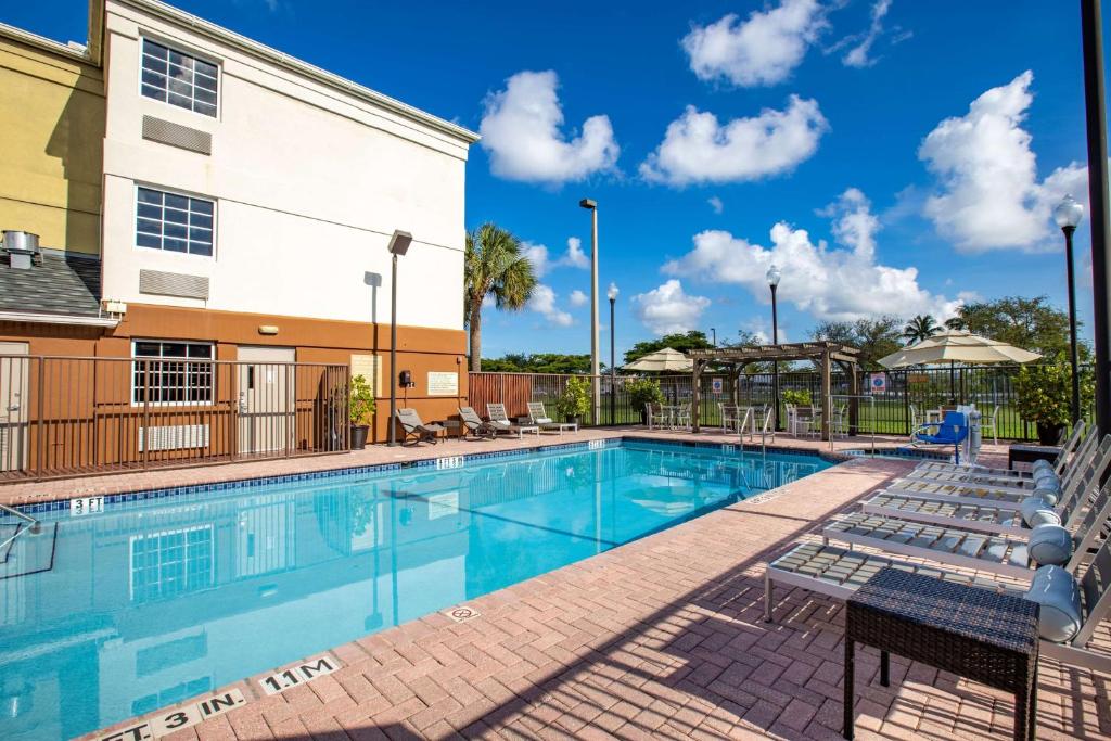 Sonesta Simply Suites Miami Airport - main image