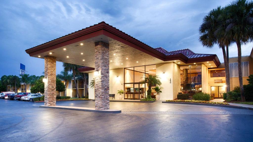 Best Western International Speedway Hotel - main image