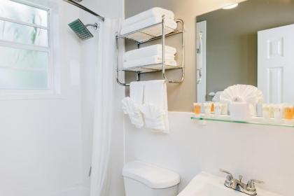 Ocean Reef Suites - image 3
