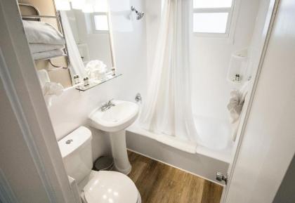Ocean Reef Suites - image 4