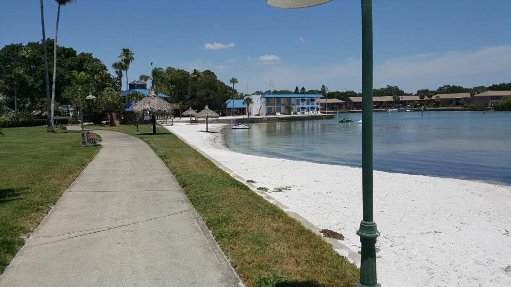 Magnuson Hotel Marina Cove - image 2