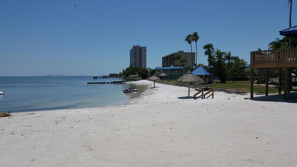 Magnuson Hotel Marina Cove - image 3