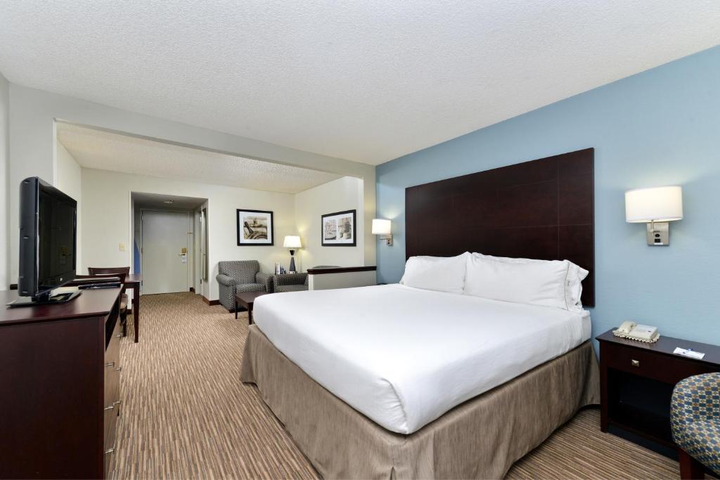 Holiday Inn Express Hotel & Suites Tampa-Rocky Point Island an IHG Hotel - image 5