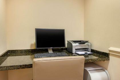 Comfort Inn & Suites Fort Myers Airport - image 2