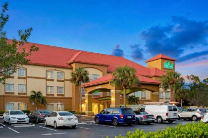 La Quinta by Wyndham Fort Myers Airport - image 1