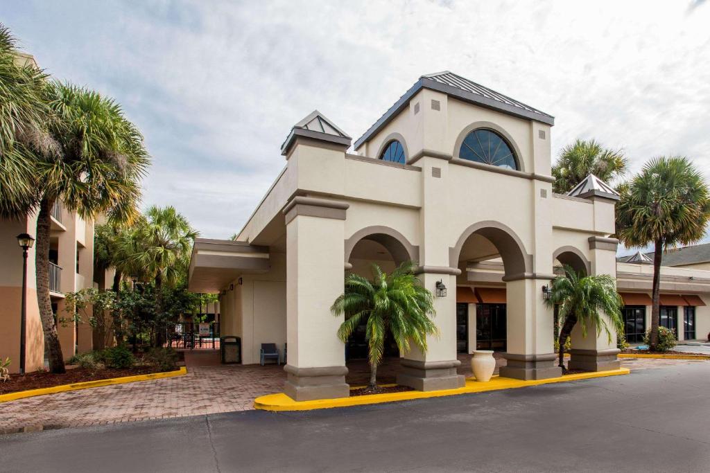 Days Inn & Suites by Wyndham Orlando Airport - main image