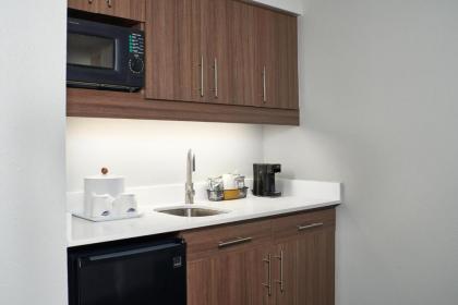 Hampton Inn Juno Beach - image 2
