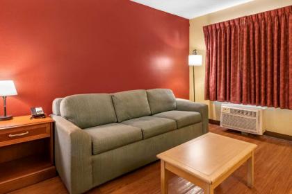 Econo Lodge Inn & Suites Maingate Central - image 5