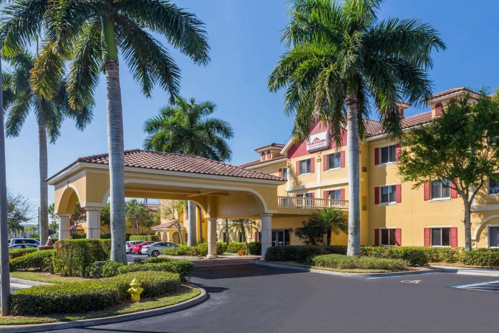 Hawthorn Suites by Wyndham Naples - main image