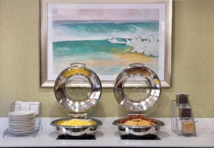 Hawthorn Suites by Wyndham Naples - image 2