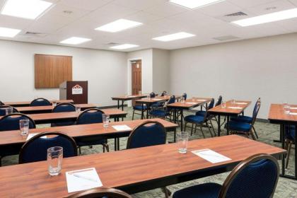 Hawthorn Suites by Wyndham Naples - image 3