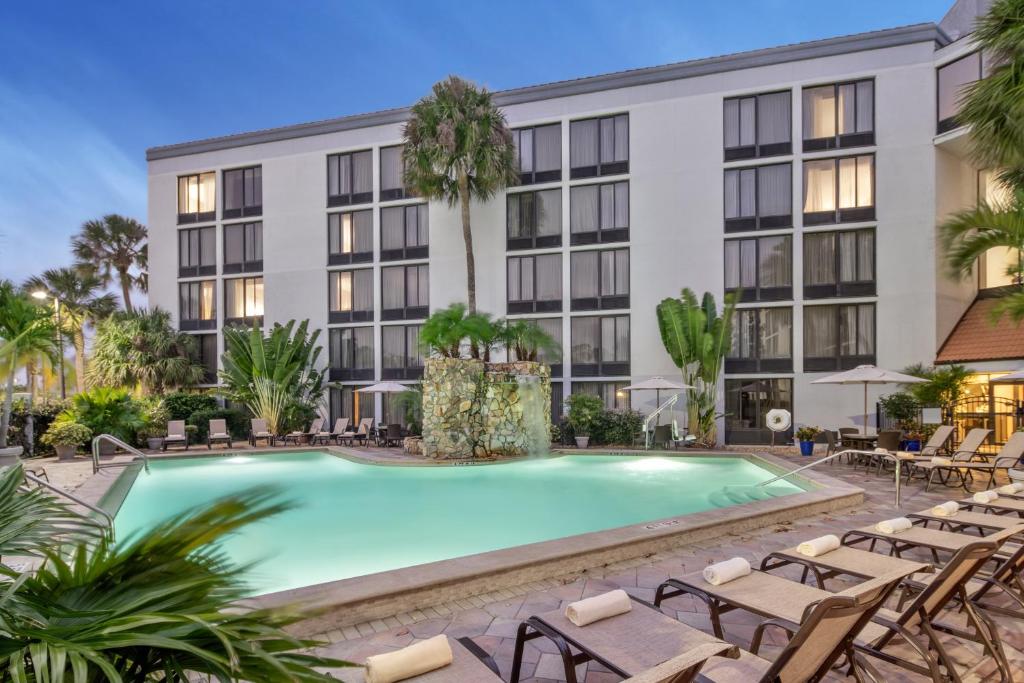 Crowne Plaza Hotel Fort Myers at Bell Tower Shops an IHG Hotel - main image