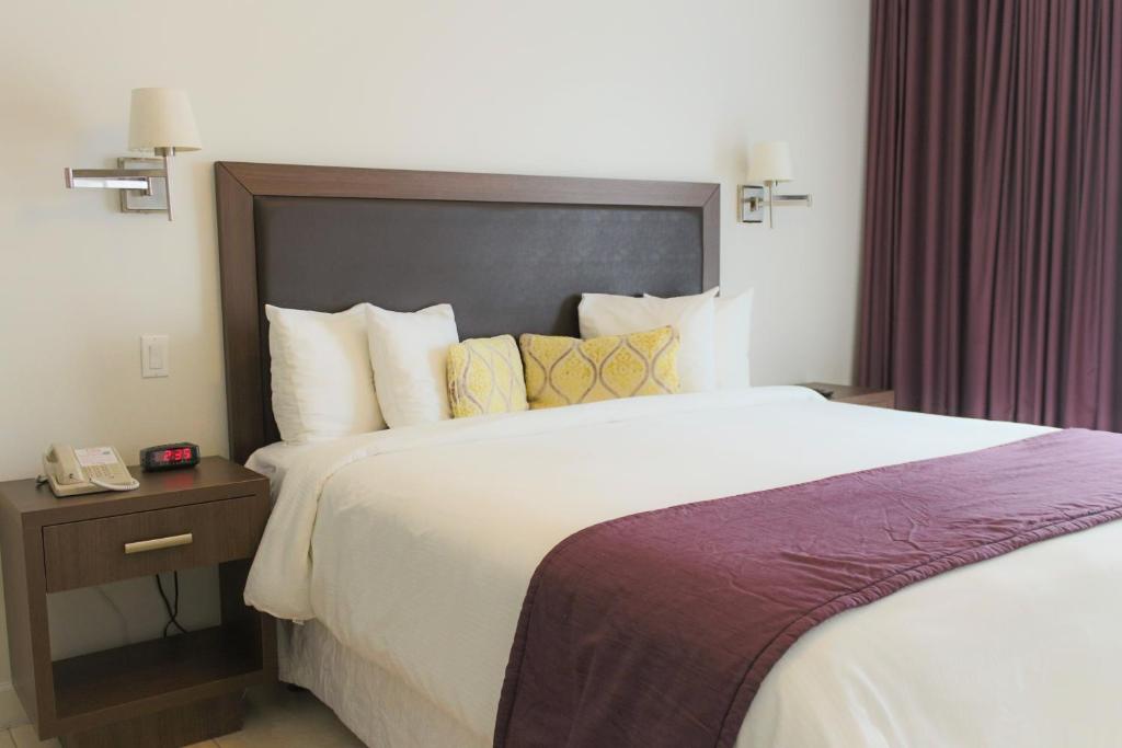 Collins Hotel - image 4