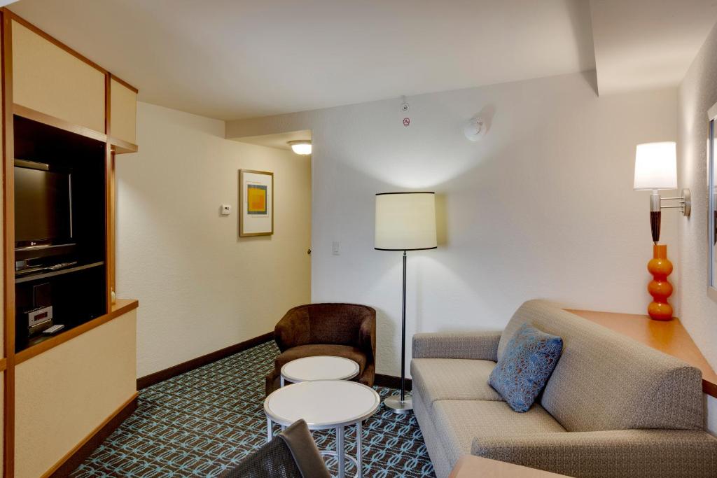 Fairfield by Marriott Inn & Suites Melbourne West/Palm Bay - image 2