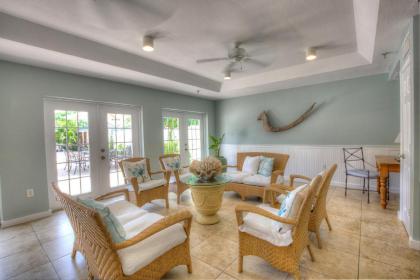 Naples Garden Inn - image 4