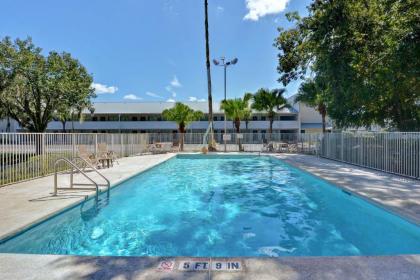 Studio 6-Jacksonville FL - Baymeadows - image 3