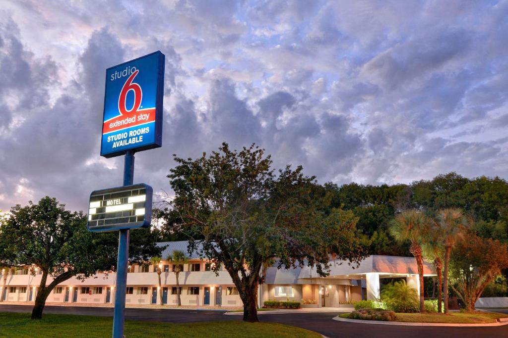 Studio 6-Jacksonville FL - Baymeadows - image 4