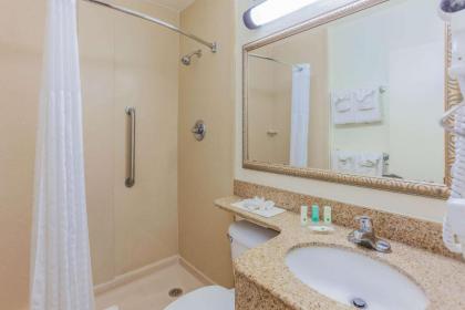 Beachside Hotel and Suites - image 3