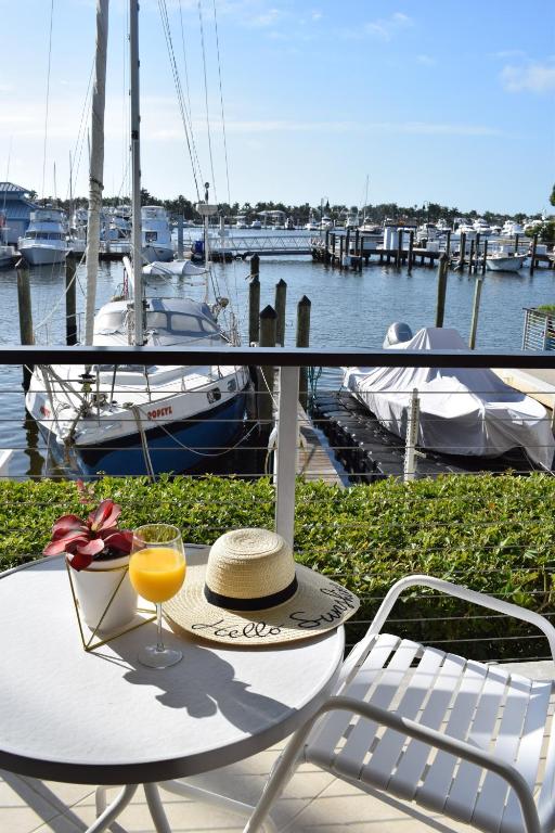 Cove Inn on Naples Bay - image 4