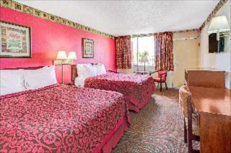 Days Inn by Wyndham Orlando Near Millenia Mall - image 2