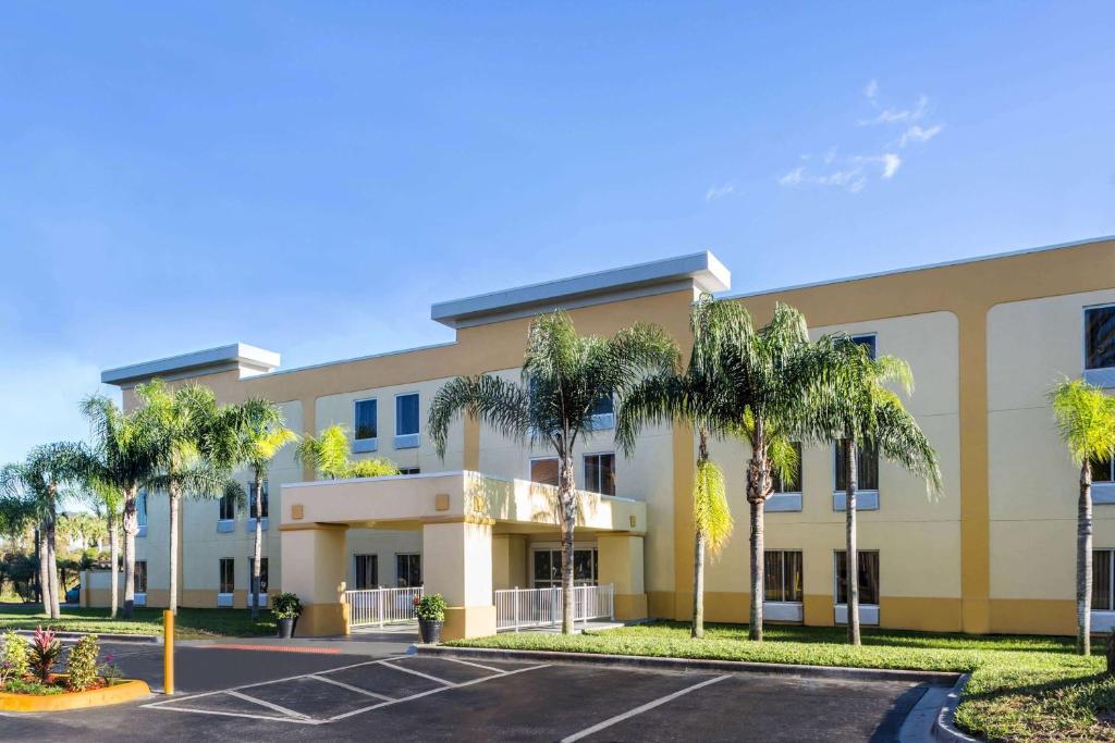 La Quinta by Wyndham Orlando Universal area - image 3