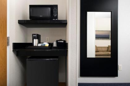Fairfield Inn & Suites by Marriott Miami Airport South - image 3