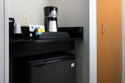 Fairfield Inn & Suites by Marriott Miami Airport South - image 4