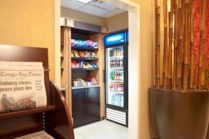 Hampton Inn & Suites St. Petersburg/Downtown - image 2