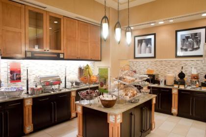 Hampton Inn & Suites St. Petersburg/Downtown - image 5
