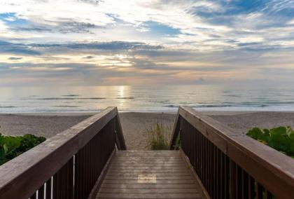 DoubleTree Suites by Hilton Melbourne Beach Oceanfront - image 3