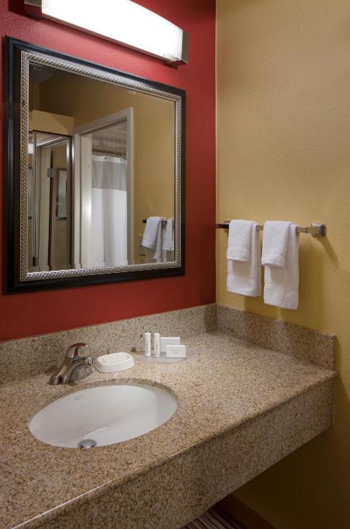 Courtyard by Marriott Orlando Airport - image 3