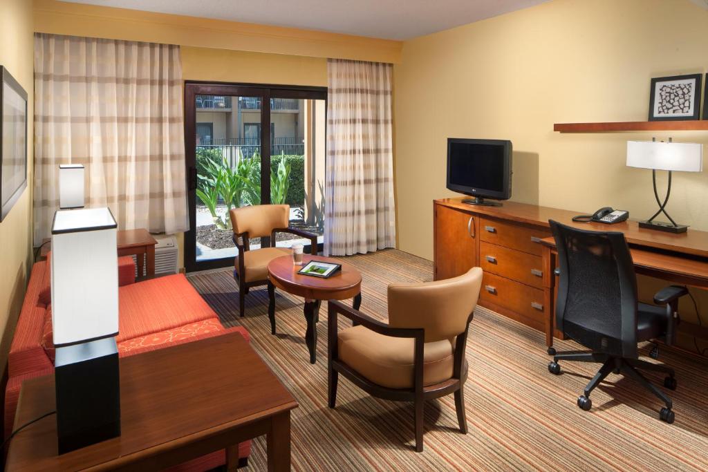 Courtyard by Marriott Orlando Airport - image 4