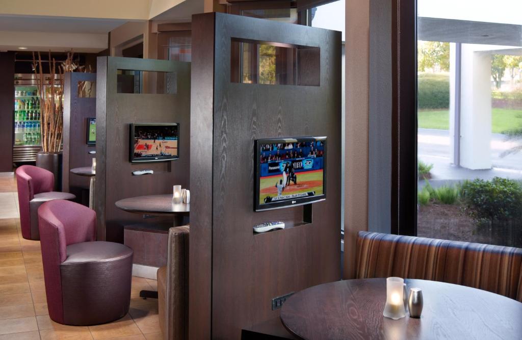Courtyard by Marriott Tallahassee Downtown/Capital - image 4