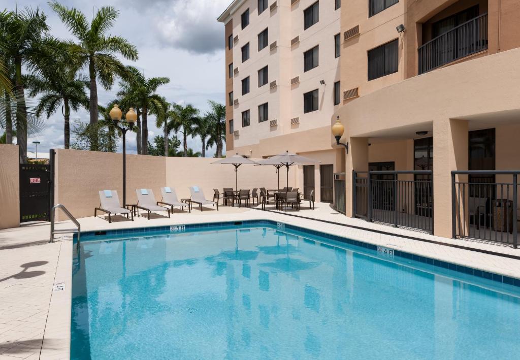 Courtyard by Marriott Miami at Dolphin Mall - main image