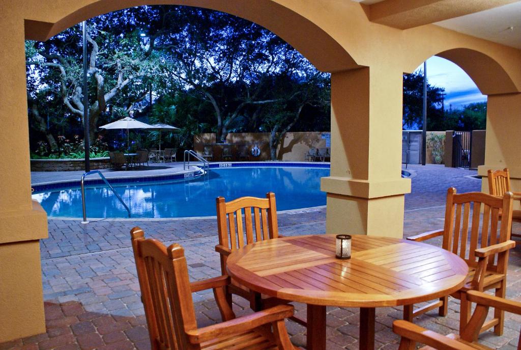 Courtyard by Marriott Cocoa Beach Cape Canaveral - image 3