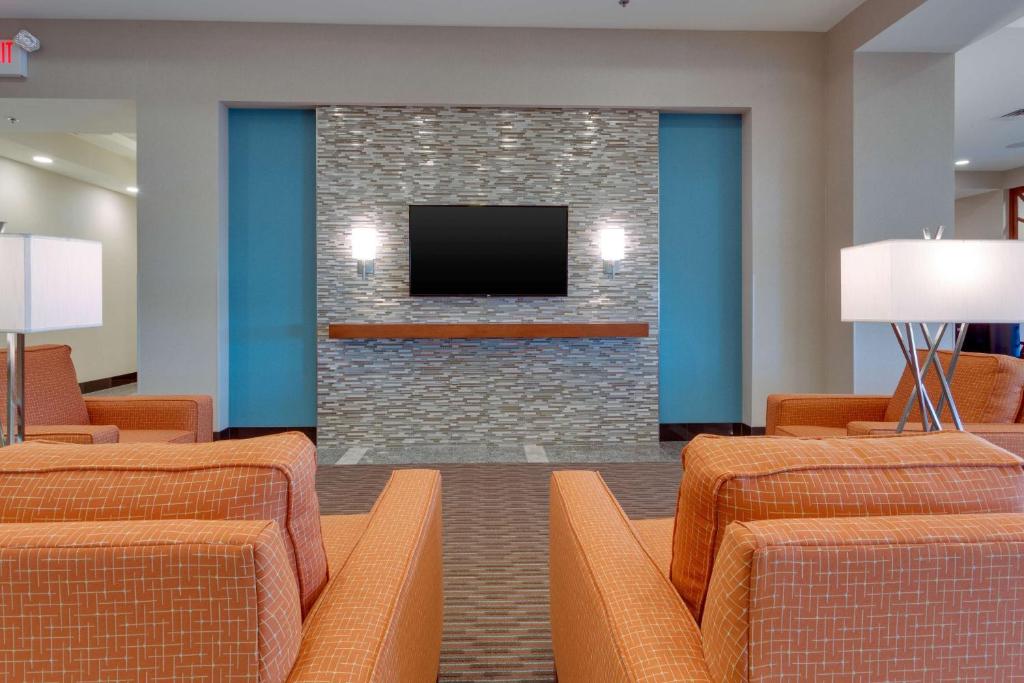 Drury Inn & Suites Gainesville - image 4
