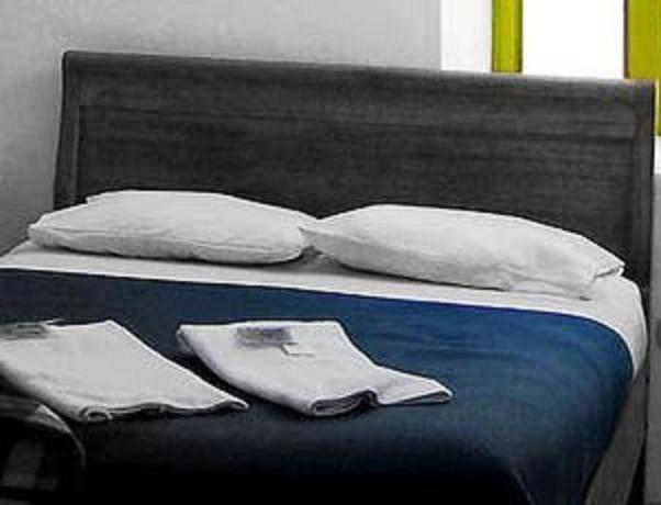 Collins Avenue Hostel - image 3