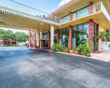 Quality Inn & Suites At Tropicana Field Ruskin