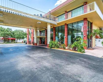 Quality Inn  Suites At tropicana Field Florida