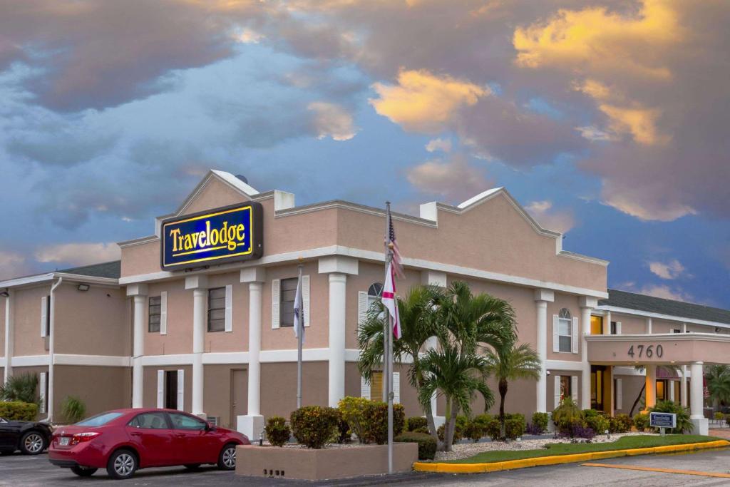 Travelodge by Wyndham Fort Myers - main image