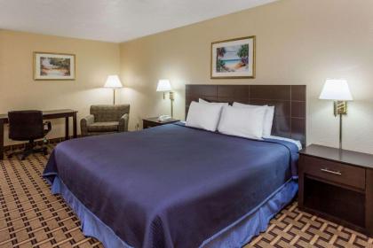 Travelodge by Wyndham Fort Myers - image 2
